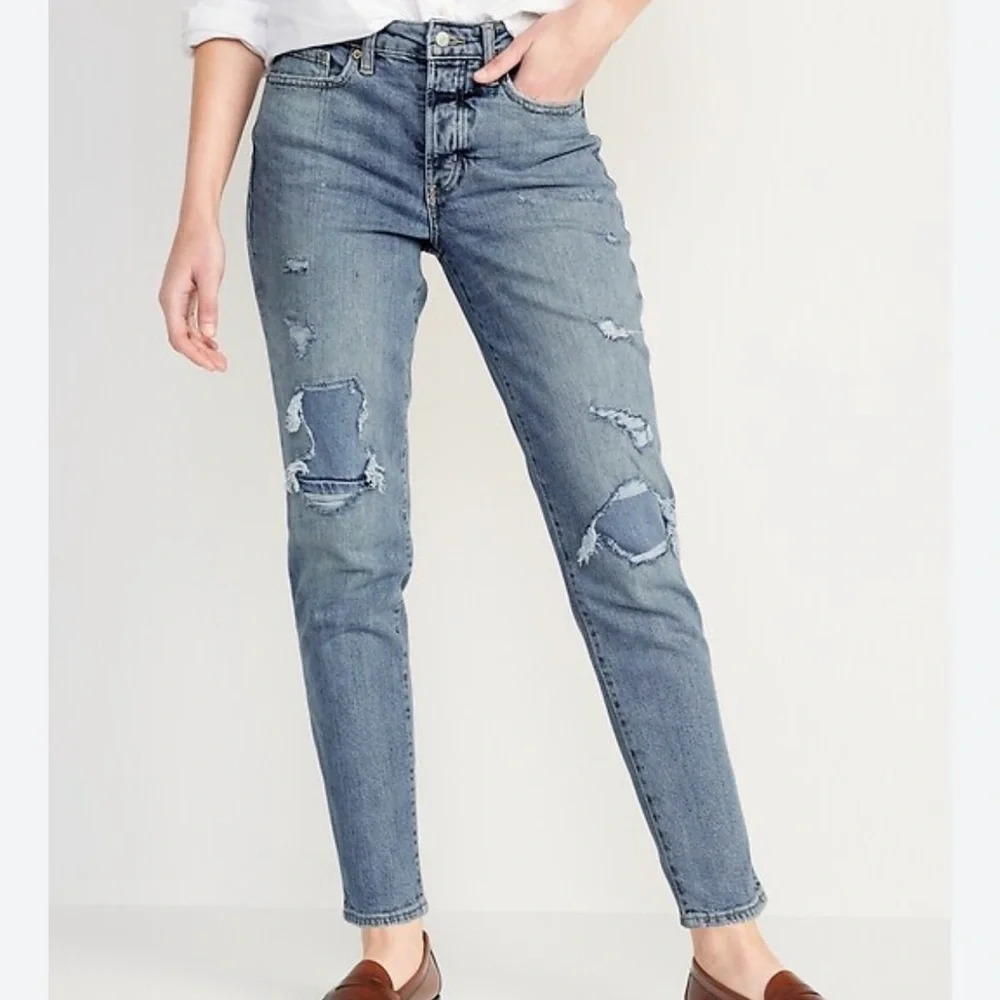 Old Navy O.G. Straight Button Fly Ripped w/ Patches Ankle Jeans. NWT. Size 6